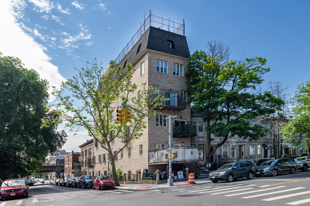 4701 11th Ave in Brooklyn, NY - Building Photo