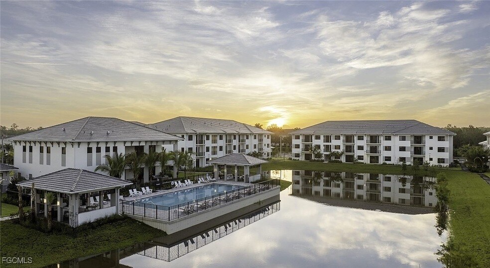 7301 Lake Bank Lp, Unit Parkside Villa in Ft. Myers, FL - Building Photo