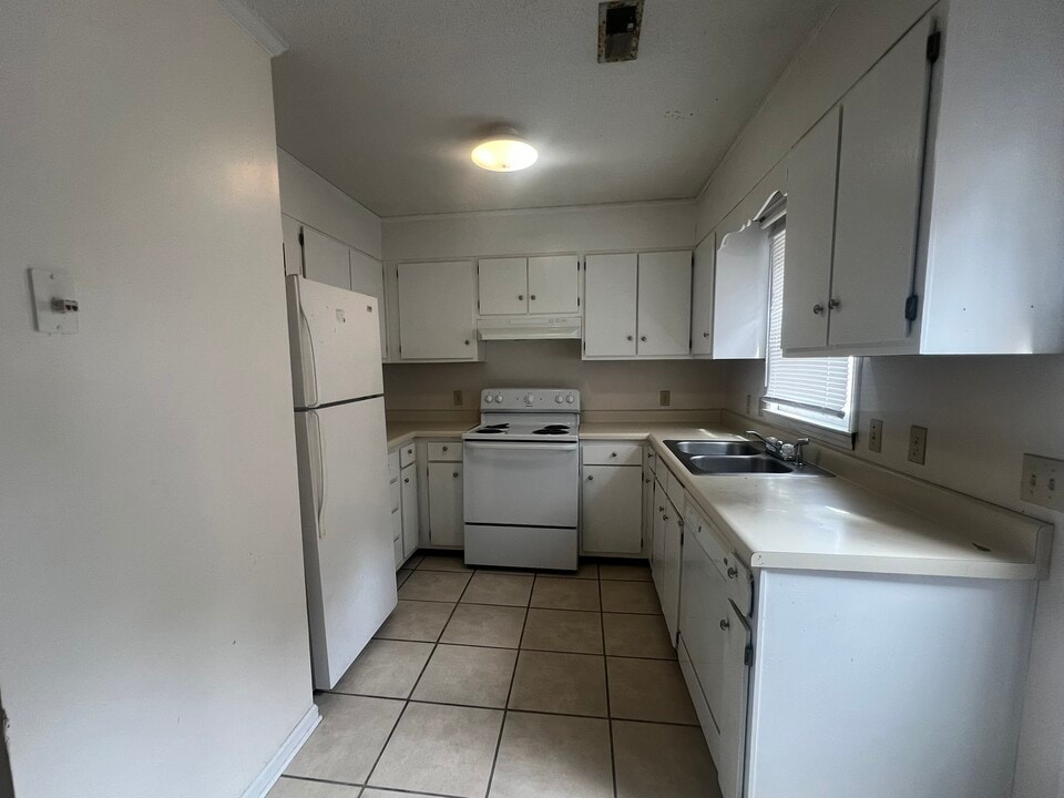 3202 Crestwood Dr, Unit C in Kinston, NC - Foto de edificio