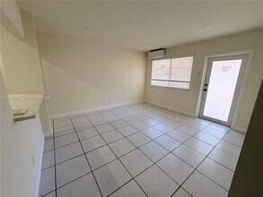 95-97-97 NE 168th St in North Miami Beach, FL - Building Photo - Building Photo