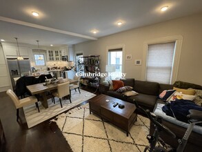 49 Bristol St, Unit 2T in East Cambridge, MA - Building Photo - Building Photo