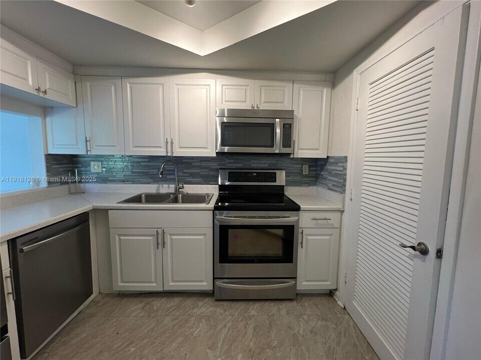 721 SE 1st Way in Deerfield Beach, FL - Building Photo