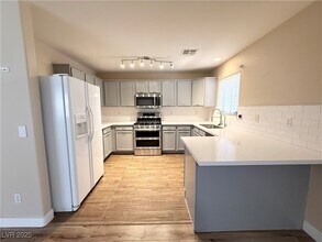 2613 Pinerock St in Las Vegas, NV - Building Photo - Building Photo