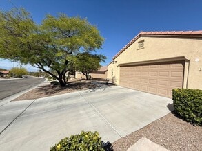 2240 Shadow Canyon Dr in Henderson, NV - Foto de edificio - Building Photo