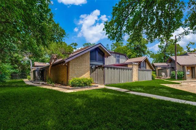 4621 Country Creek Dr in Dallas, TX - Building Photo