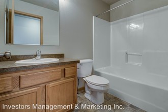 Landmark Circle in Minot, ND - Building Photo - Interior Photo