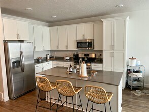 102 E Grant Ln in North Salt Lake, UT - Building Photo - Building Photo