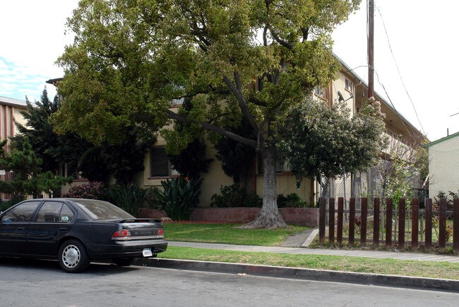 1032 S Osage Ave in Inglewood, CA - Building Photo - Building Photo