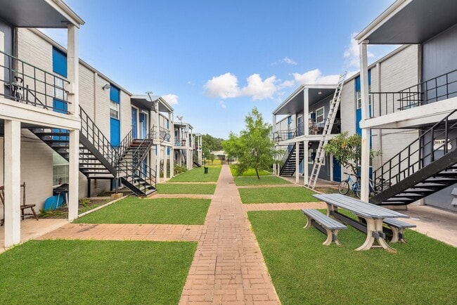 property at 1800 N Wayside Dr