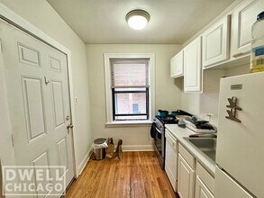 839 W Cornelia Ave, Unit 2N in Chicago, IL - Building Photo - Building Photo