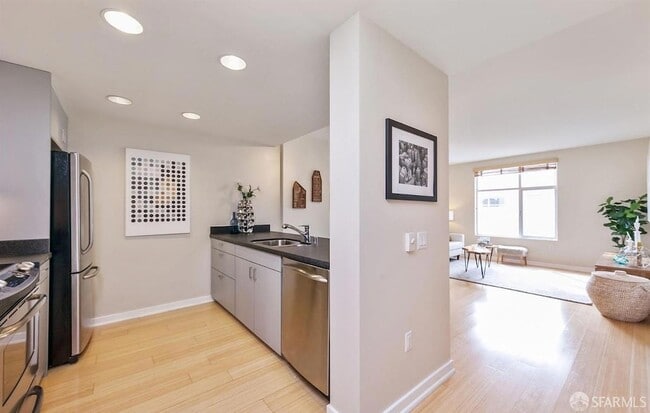 451 Kansas St in San Francisco, CA - Foto de edificio - Building Photo