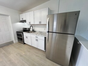 320 NE 13th Ave in Boynton Beach, FL - Foto de edificio - Building Photo