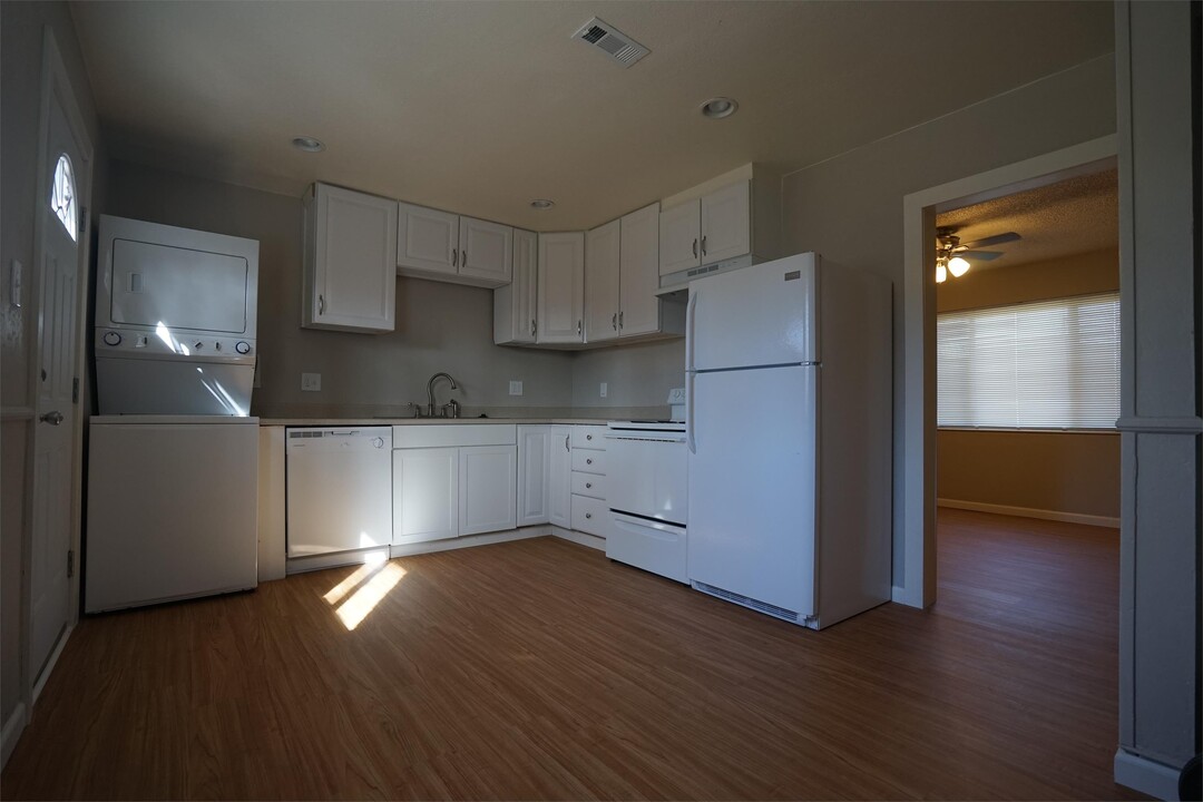 1050 E 90th Ave in Thornton, CO - Foto de edificio