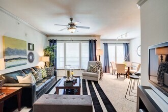 8309 Fannin St in Houston, TX - Building Photo - Building Photo