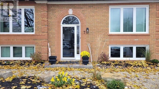 property at 7 Harbour Crescent