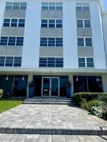 1100 N Shore Dr NE in St. Petersburg, FL - Building Photo