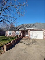 218 Fox Run Pl in Lowell, AR - Building Photo