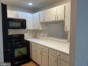 35 Coral Tree Ct in Trenton, NJ - Building Photo - Building Photo