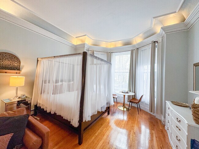 337 Beacon St, Unit 2 in Boston, MA - Building Photo - Building Photo