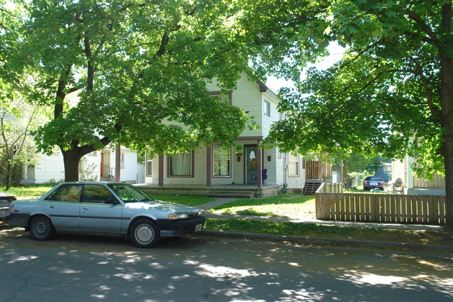 1017 W Augusta Ave in Spokane, WA - Building Photo - Building Photo