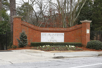 28413 Plantation Dr NE in Atlanta, GA - Foto de edificio - Building Photo