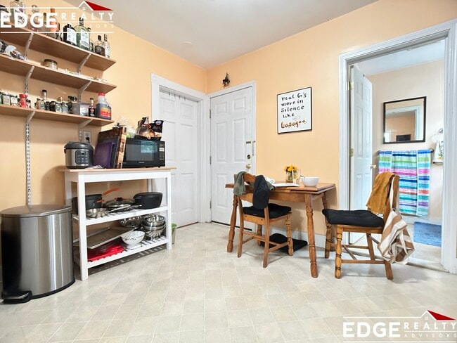 157 Murdock St, Unit 2 in Boston, MA - Foto de edificio - Building Photo