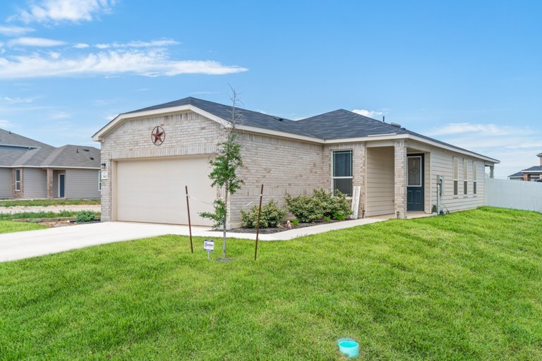 340 Indian Wheat in New Braunfels, TX - Building Photo