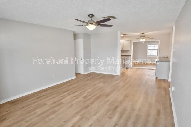 4927 Grey Hawk St in San Antonio, TX - Building Photo - Building Photo