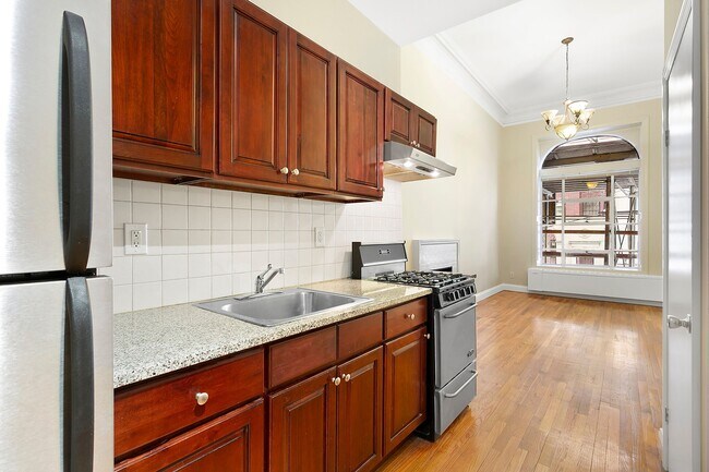 59 E 73rd St in New York, NY - Building Photo - Building Photo