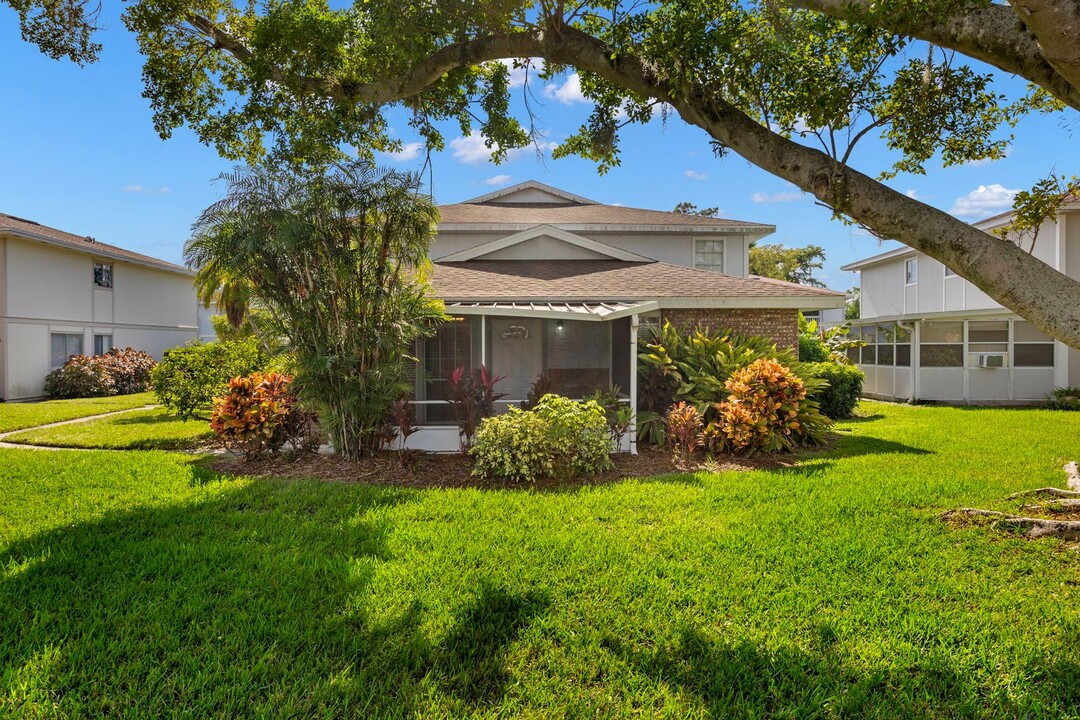 3271 Royal Canadian Trace in Ft. Myers, FL - Building Photo