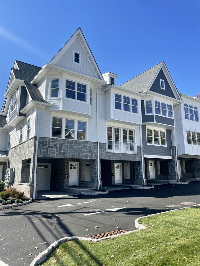property at 100 Schraalenburgh Rd