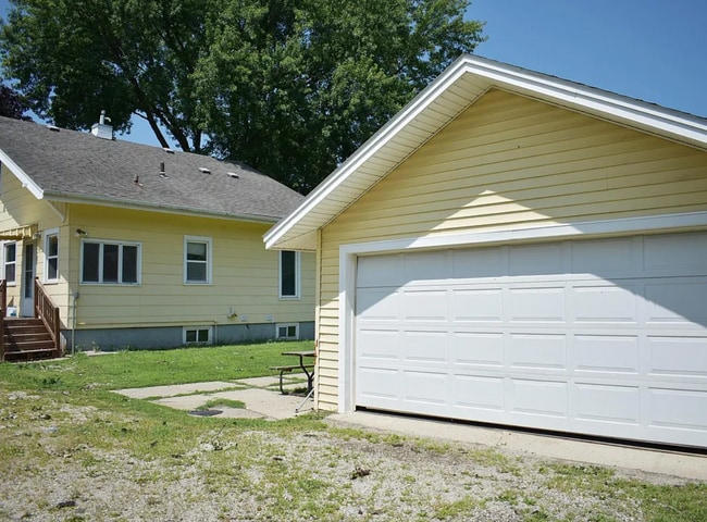 1003 S Elm Ave in Owatonna, MN - Building Photo - Building Photo