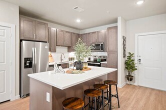 The Delta Pearland in Pearland, TX - Foto de edificio - Building Photo