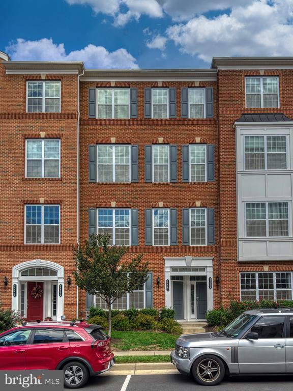 property at 23542 Buckland Farm Terrace
