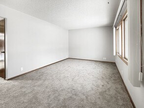 276 Dawn Ave in Shoreview, MN - Building Photo - Building Photo