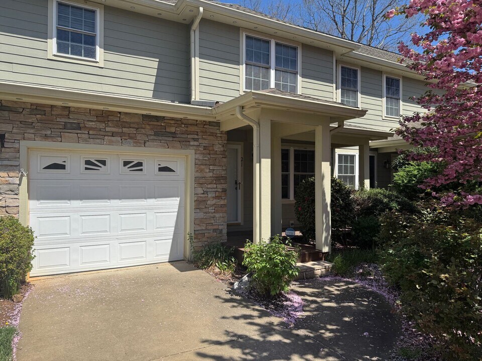 21 Aberdeen Dr in Arden, NC - Building Photo
