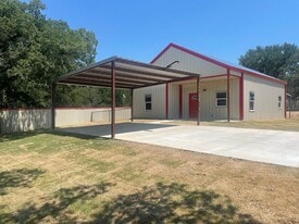 1006 Deer Ln in Azle, TX - Building Photo
