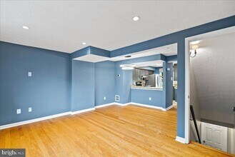 12110 Purple Sage Ct, Unit 15502-B in Reston, VA - Building Photo - Building Photo