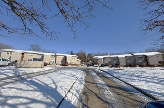 St. Clair Plaza Apartments in St. Clair, MO - Foto de edificio - Building Photo