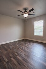 1128 Izzy Ln in Little Elm, TX - Foto de edificio - Building Photo