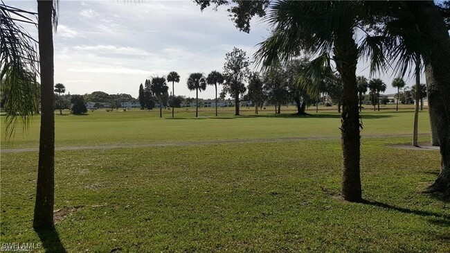 2041 Golfside Village Dr in Lehigh Acres, FL - Foto de edificio - Building Photo