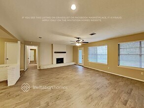 16430 Forest Bend Ave in Friendswood, TX - Foto de edificio - Building Photo