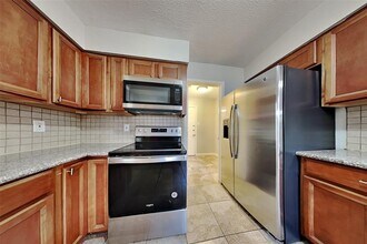 14922 Spring Lake Dr in Houston, TX - Building Photo - Building Photo