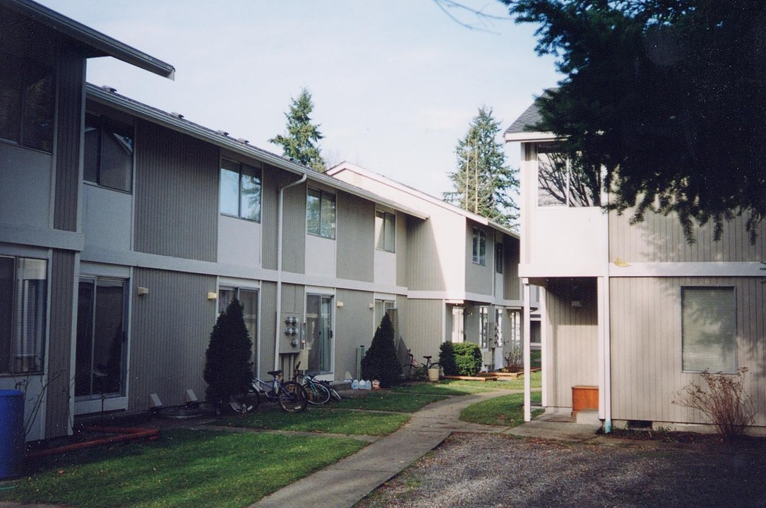 Magnolia Villa in Lacey, WA - Building Photo