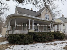 946 N Church St in Rockford, IL - Building Photo