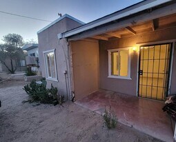 6746 Adobe Rd in Twentynine Palms, CA - Building Photo