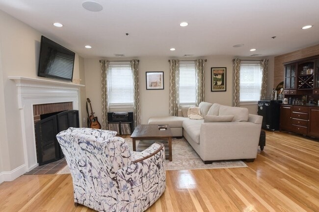 21 Main St in Boston, MA - Building Photo - Building Photo