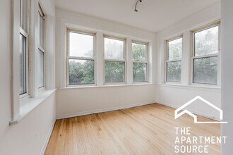 2540 N Lawndale Ave in Chicago, IL - Foto de edificio - Building Photo