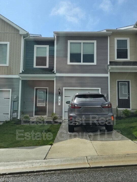 29 Paddington St in Falling Waters, WV - Building Photo