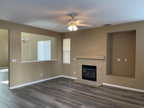 157 Maidenhair St in Pittsburg, CA - Foto de edificio - Building Photo